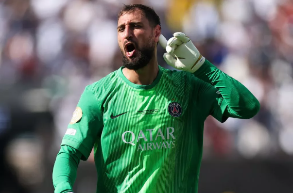 多纳鲁马加盟曼城：门神的新篇章与争议